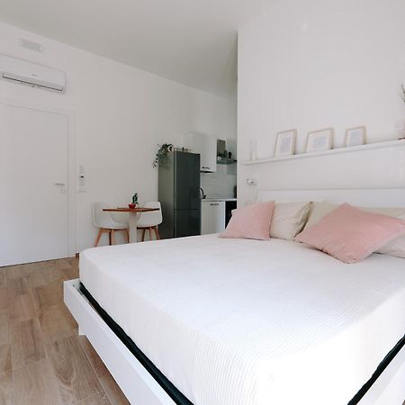 Primo Rent Room เมซานเย ภายนอก รูปภาพ